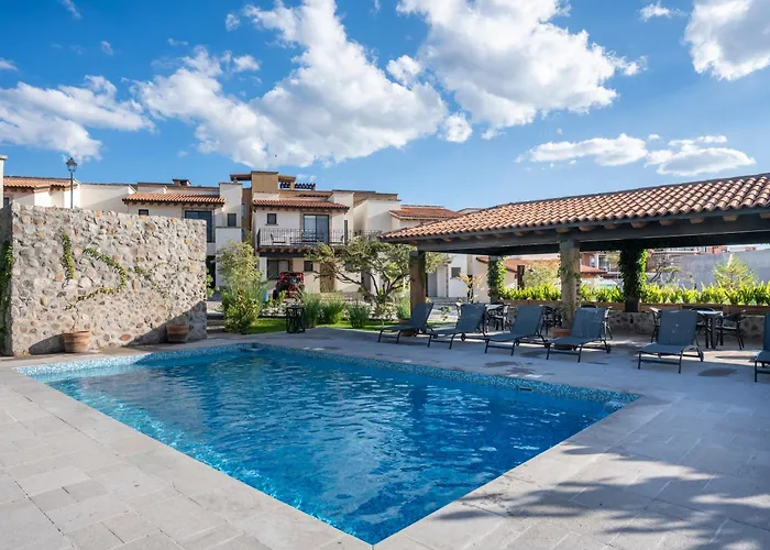 4Br Oasis With Pool & Gym At Nueva Escondida