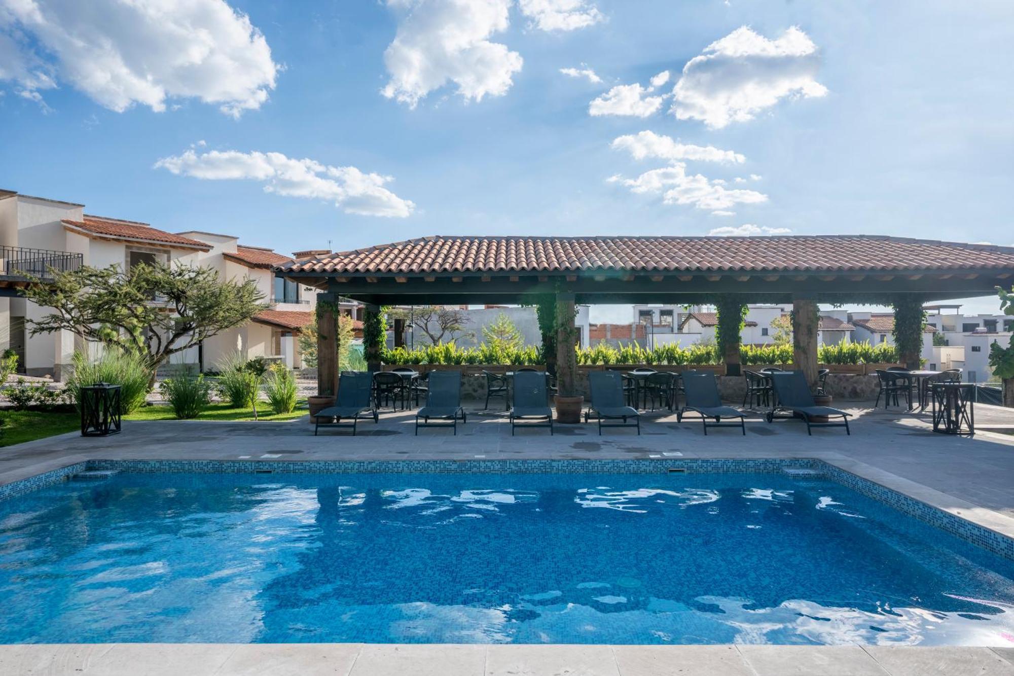 4br Oasis With Pool & Gym At Nueva Escondida *