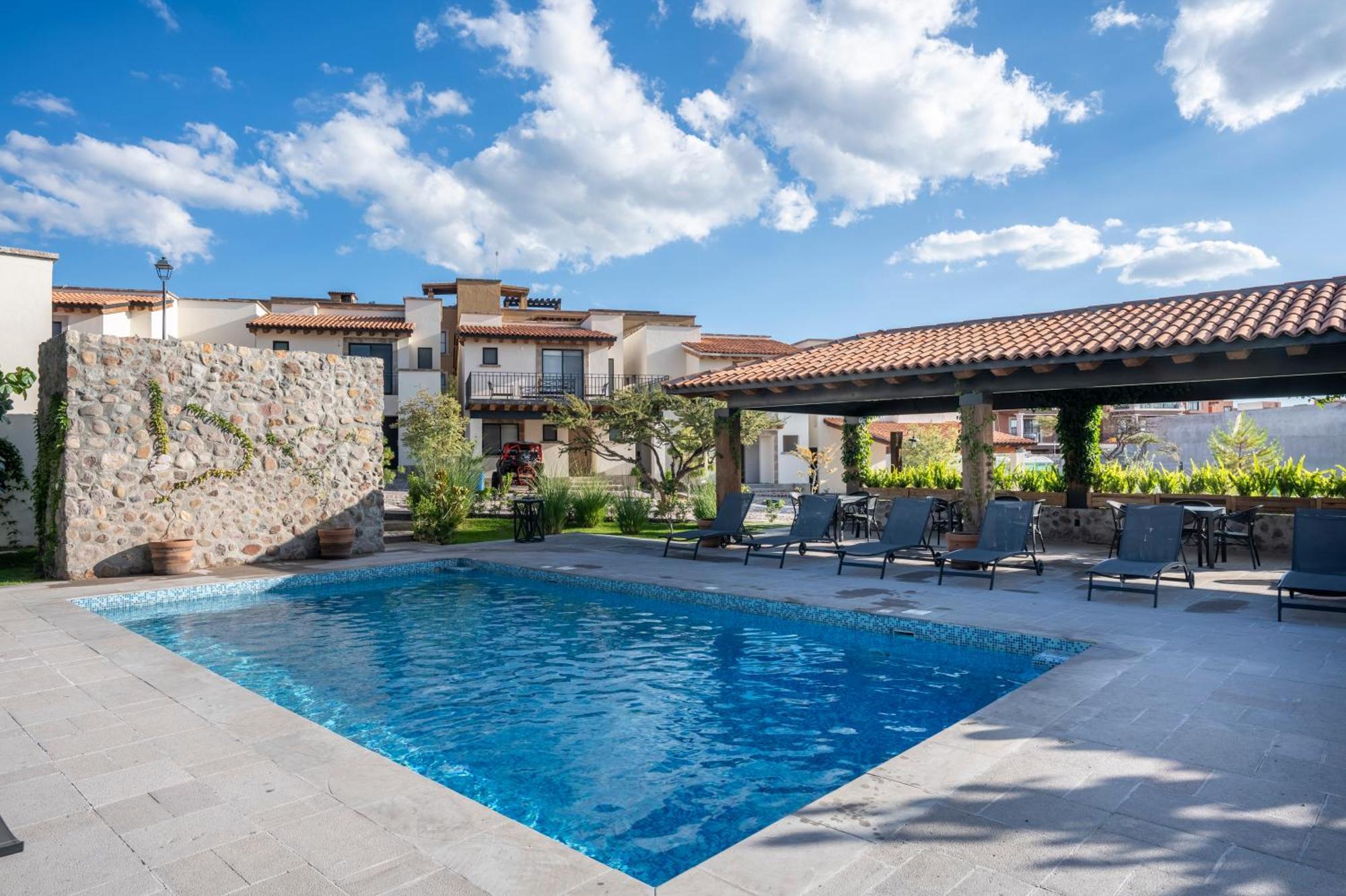 4br Oasis With Pool & Gym At Nueva Escondida *
